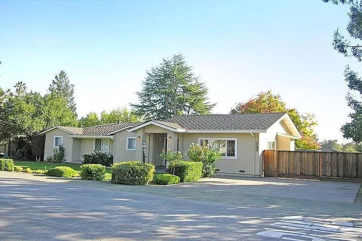 Foto principal - Charming 4bd/2bth Cupertino Monta Vista Ra...