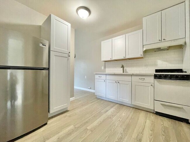Foto del edificio - Charming Updated 1-Bedroom Apartment in Downtown Santa Rosa – $1,650/month