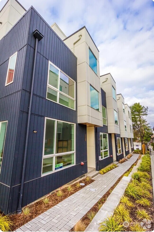 South Beacon Hill Apartments for Rent with a Yard Seattle, WA 6