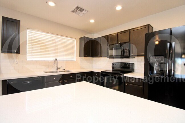 Foto del edificio - 11260 E Quarry Ave