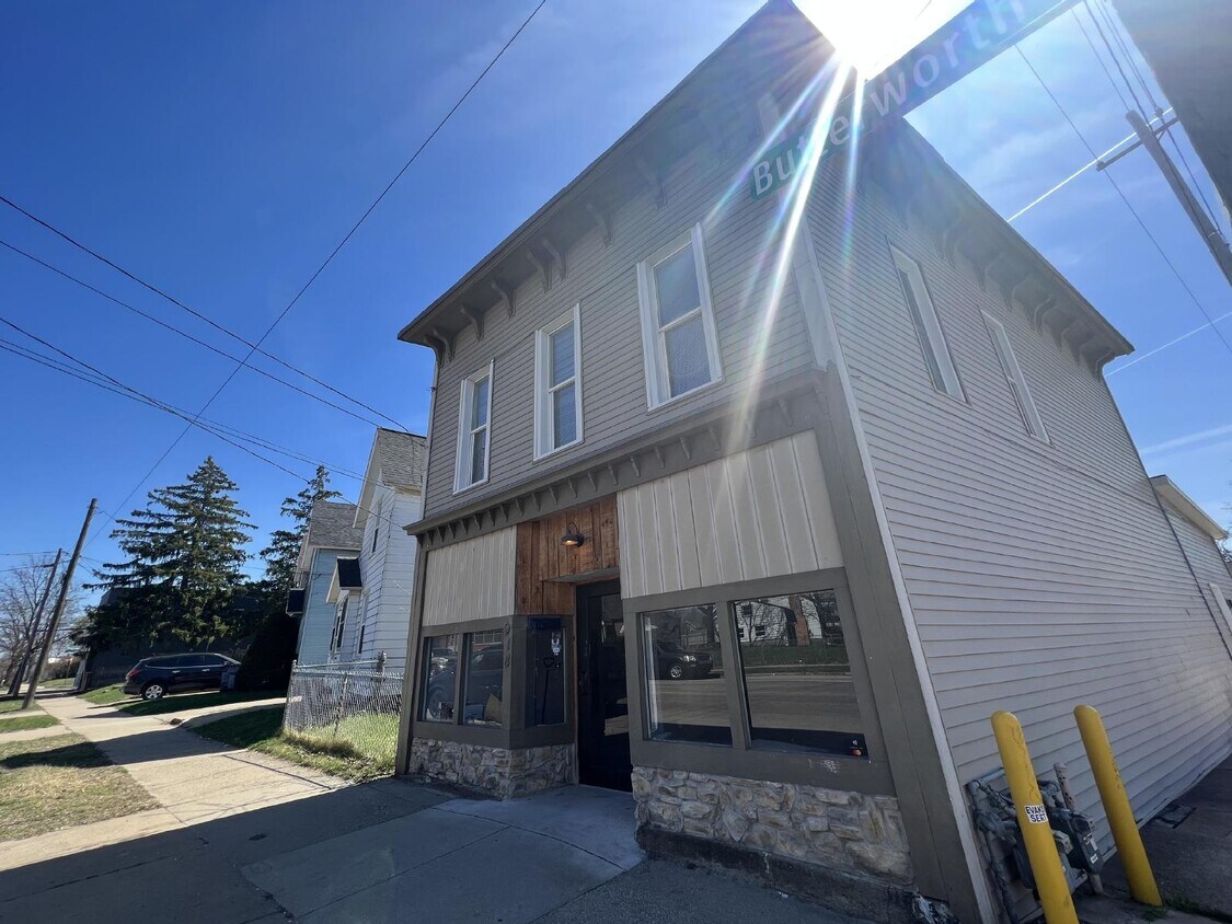 300 Gunnison Ave SW, Grand Rapids, MI 49504 Room for Rent in Grand