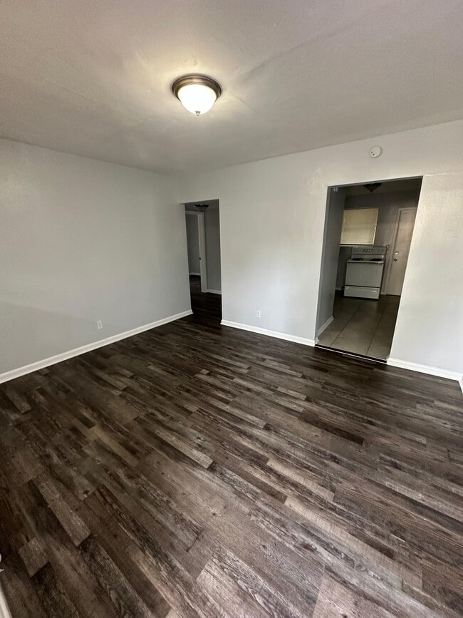 Building Photo - 2002 Palafox St