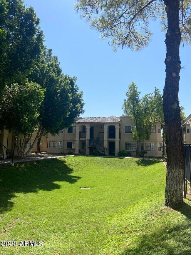 Building Photo - 925 S Longmore