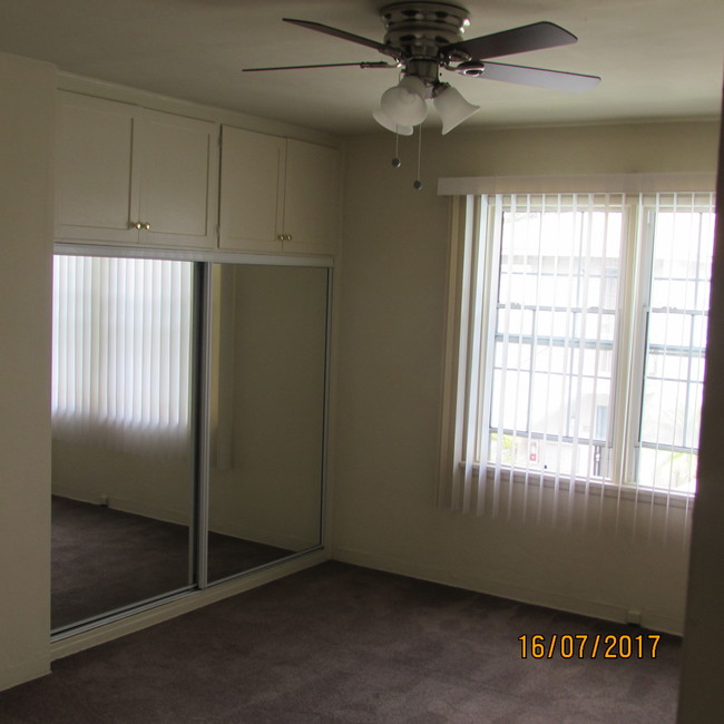 mirror closet doors - 1149 E Carson St