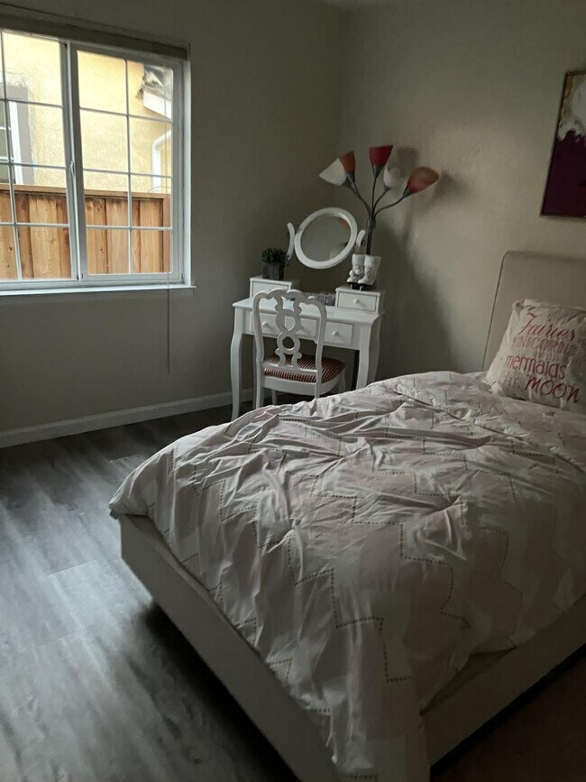 Building Photo - 36563 Beutke Dr