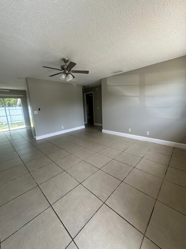 Photo - 4562 Gulfstream Rd Apartment