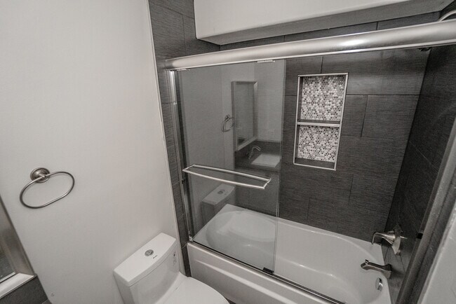 Building Photo - 3915 Brighton Ave