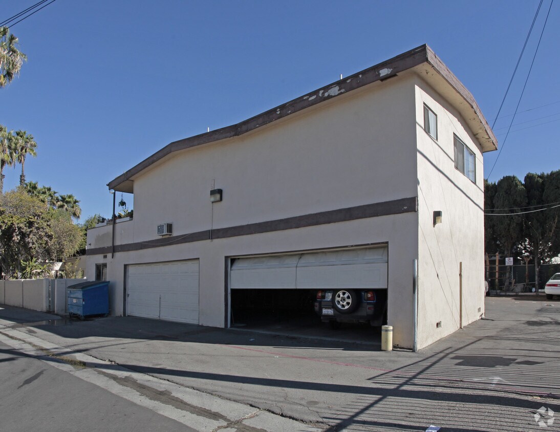 Primary Photo - 1802 W Sumac Ln