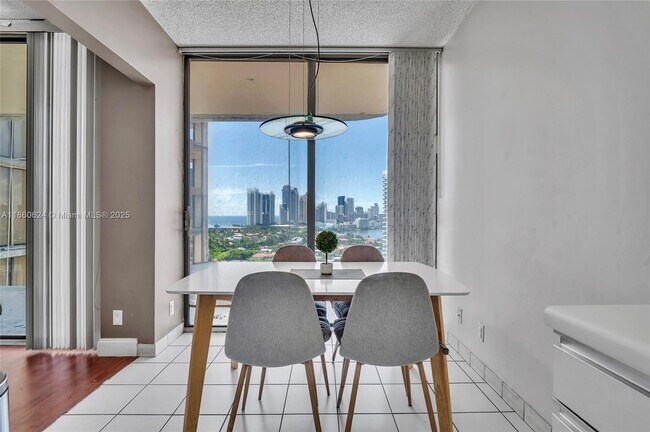 Foto del edificio - 19355 Turnberry Way