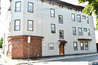 Building Photo - 139 Ray St