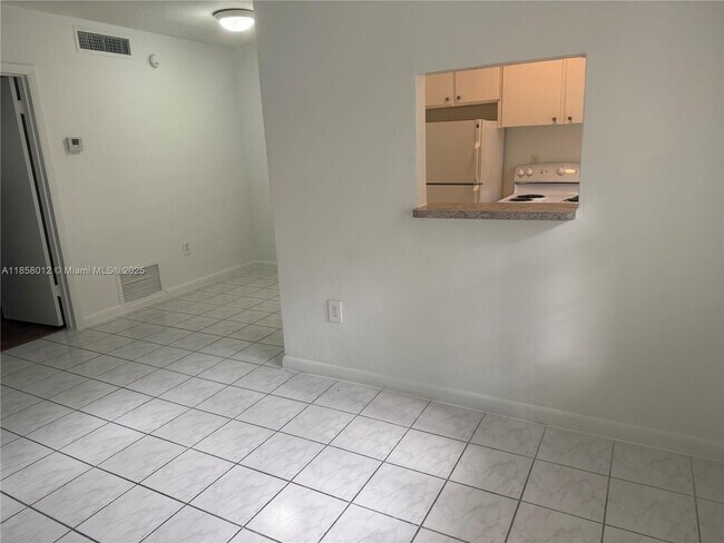 Foto del edificio - 8380 SW 65th Ave