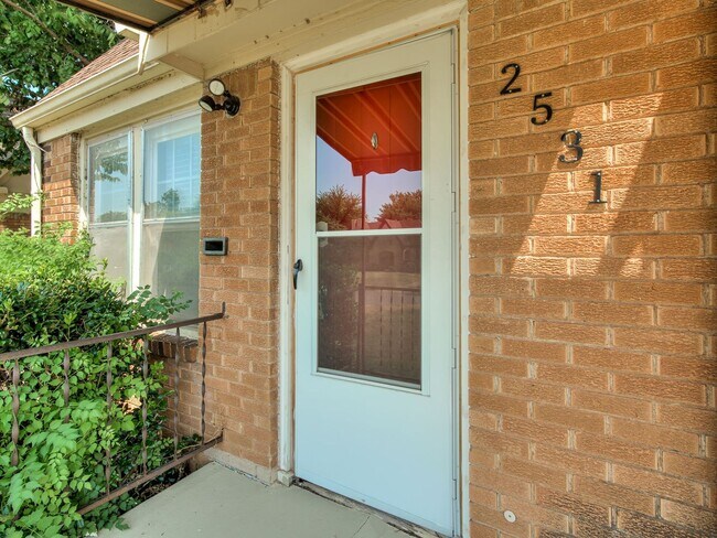 Photo - 2531 W Park Pl #2531 Apartment