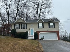 Building Photo - 318 Webb Rd