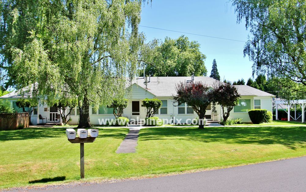Primary Photo - 1025 NE Birchwood Dr