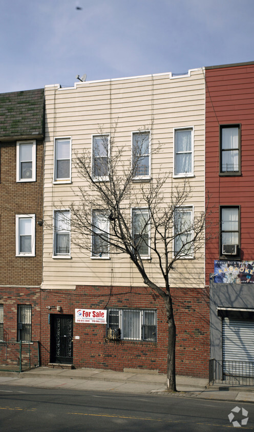 Building Photo - 52-33 Metropolitan Ave