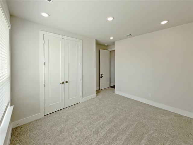 Foto del edificio - 909 Ash Rd