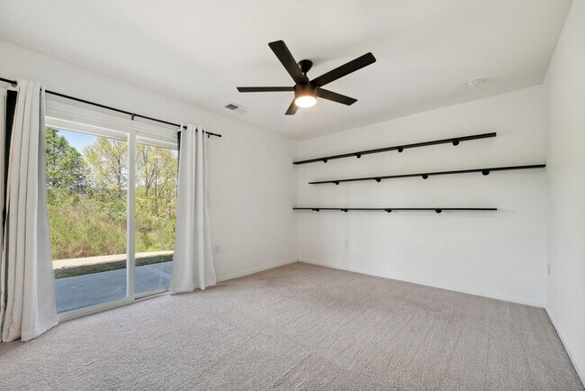 Building Photo - 260 Skymont Dr