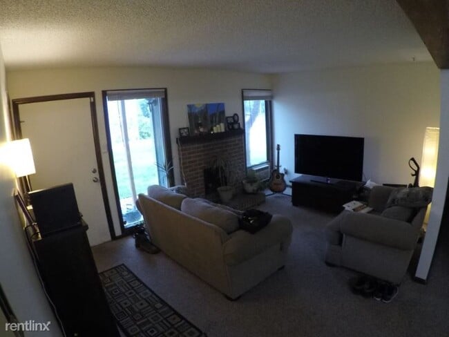 Building Photo - 3 br, 1.5 bath Apartment - 1416 Birch St