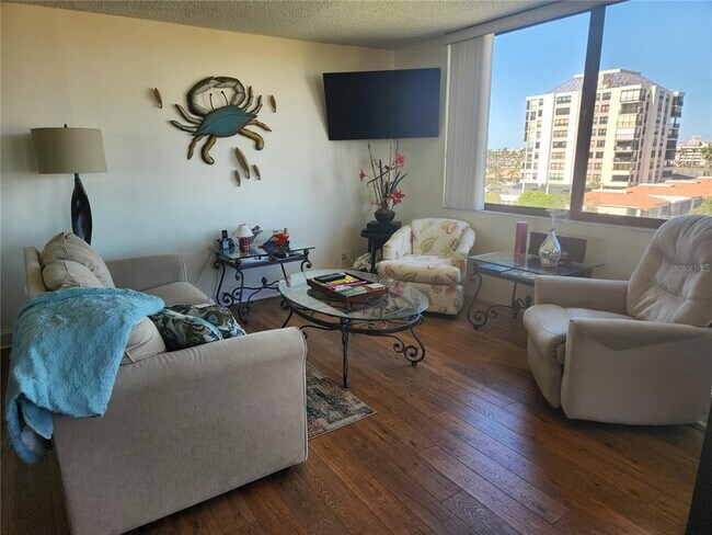 Foto del edificio - 6357 Bahia Del Mar Blvd S