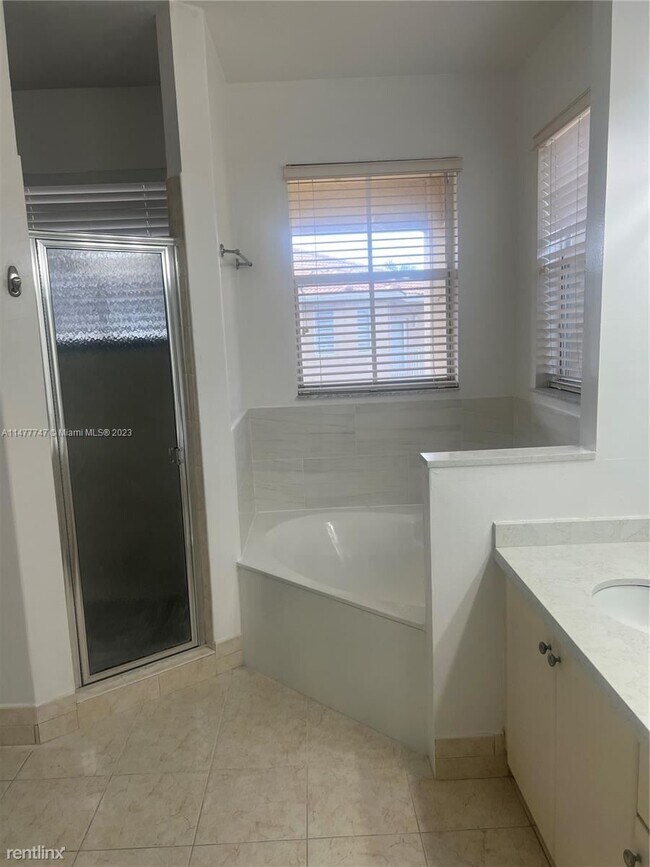 Foto del edificio - 4 br, 3 bath House - 4602 NW 94th Ct