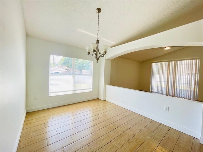 Foto del edificio - 2425 Timothy Ln