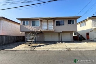 Building Photo - 517 1st Ln