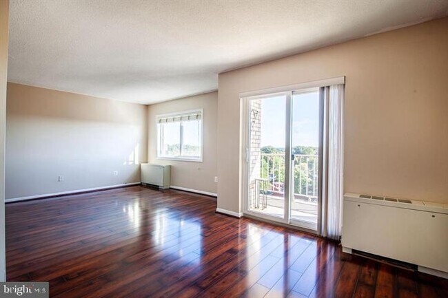 Foto del edificio - 1121 University Blvd W