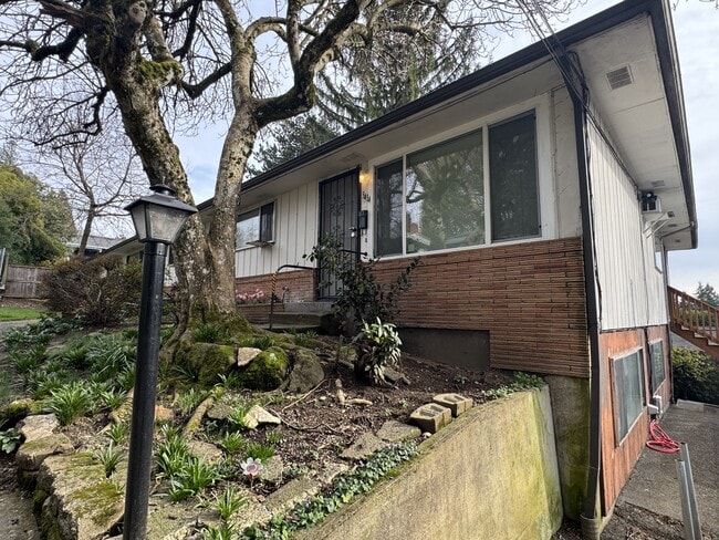 Building Photo - 3434 SE King Rd