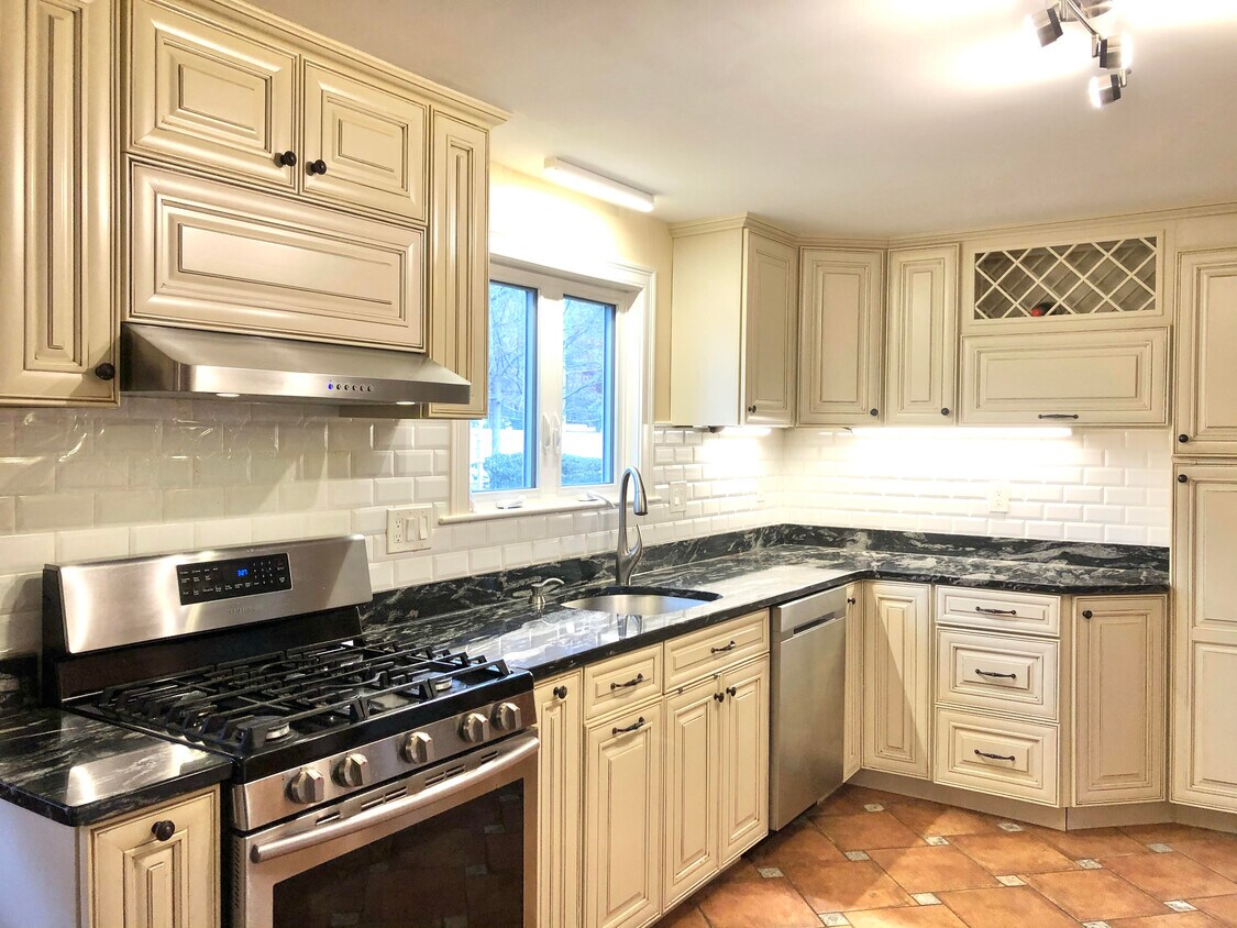 Kitchen - 85 Alba Rd