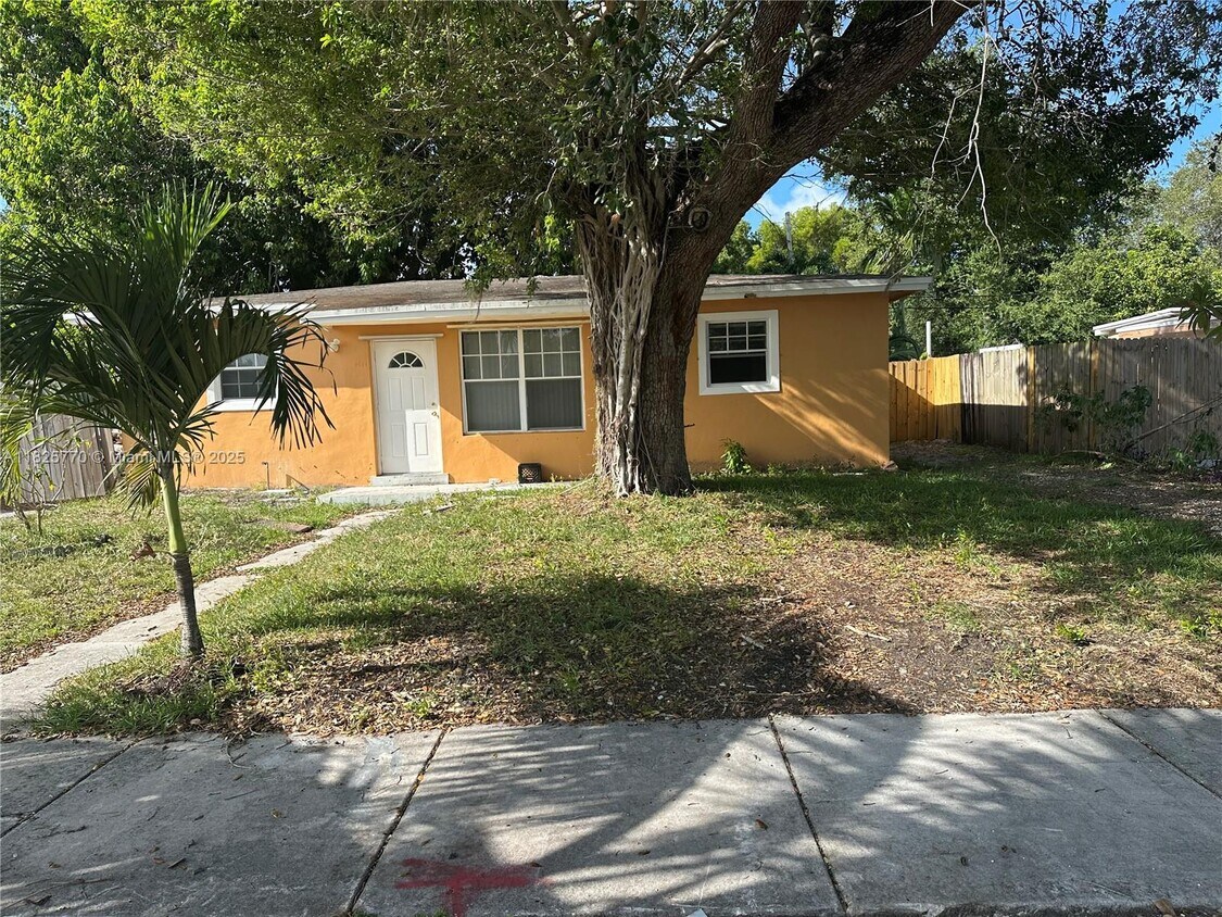 Primary Photo - 4141 SW 32nd St