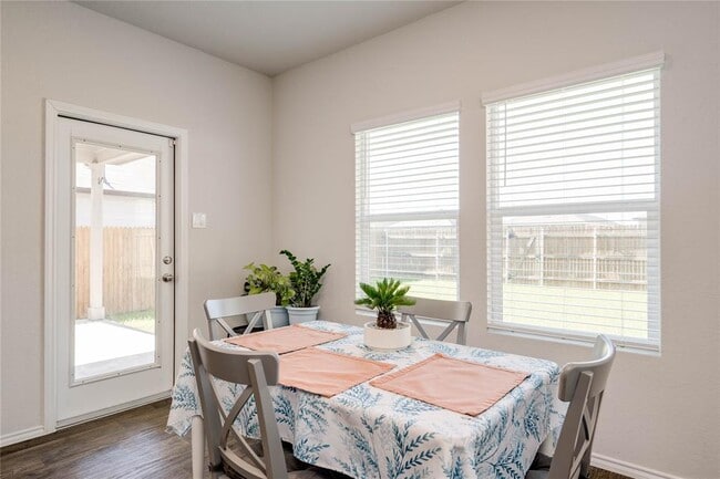 Foto del edificio - 216 Skipping Stone Ln