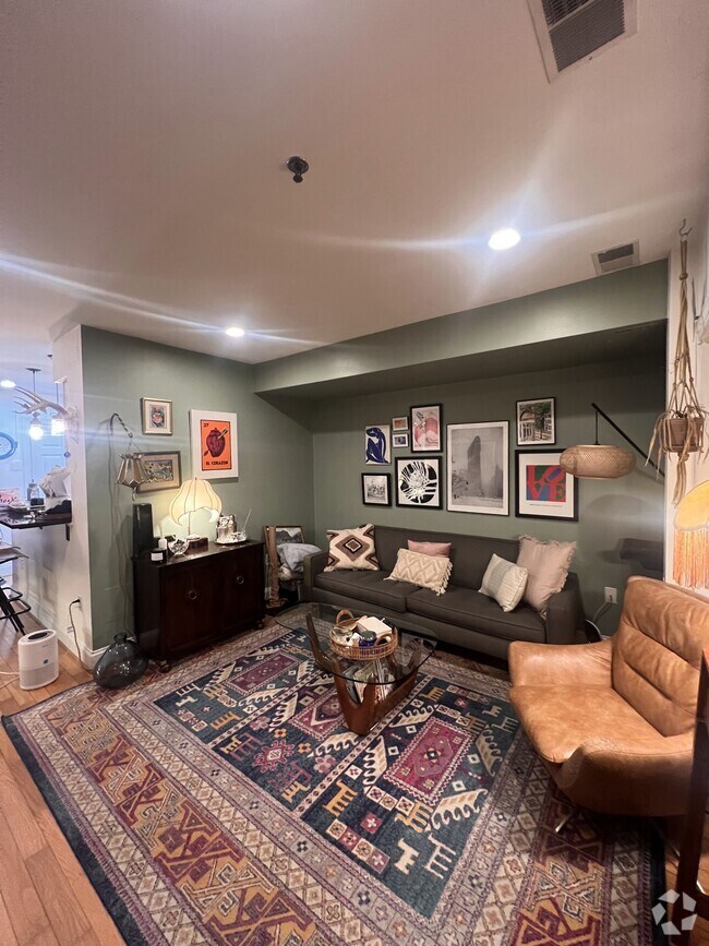 Adams Apartments for Rent with Hardwood Floors Washington, DC