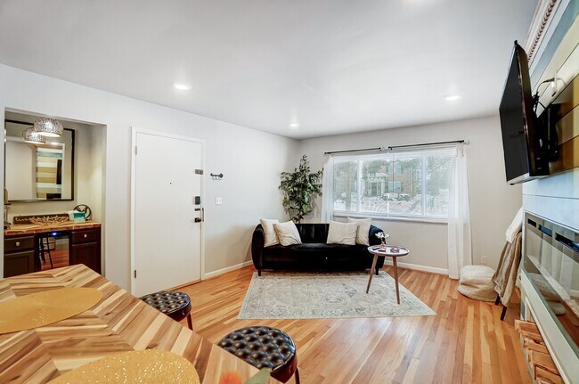 Foto del edificio - 6159 Ridge Ave