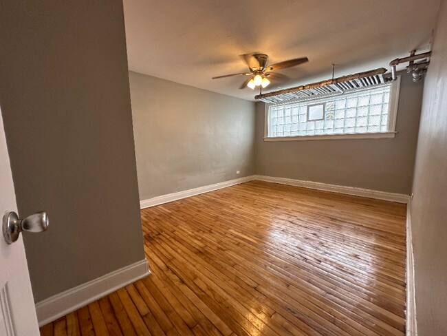 Foto del edificio - 5601 W Wabansia Ave