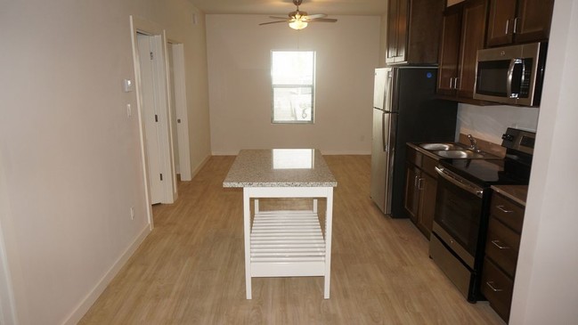Building Photo - Modern 2 Bedroom Apartment Now Available