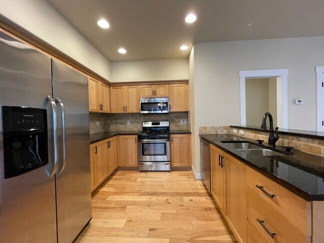 Foto del edificio - 3Bd/ 2.5Ba 2 Story Level Home in Baseline ...