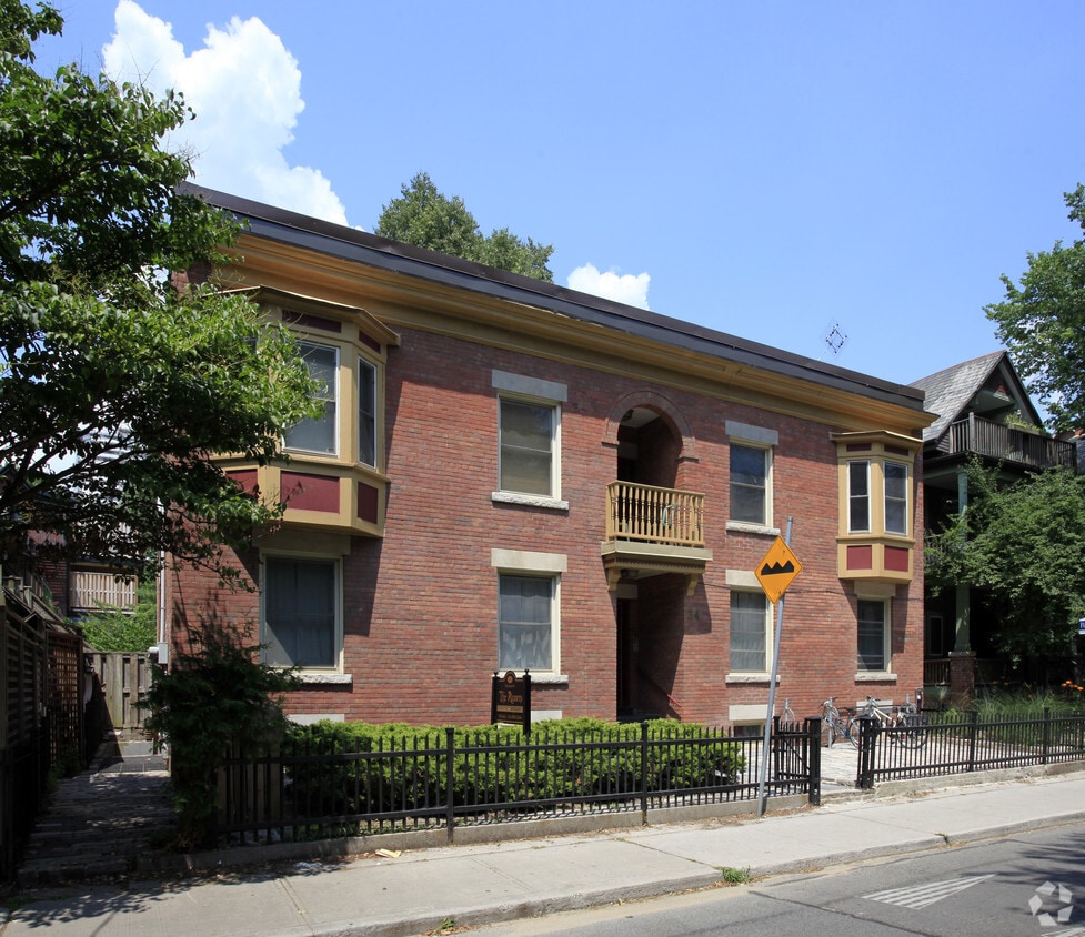 Building Photo - 34 Winchester St