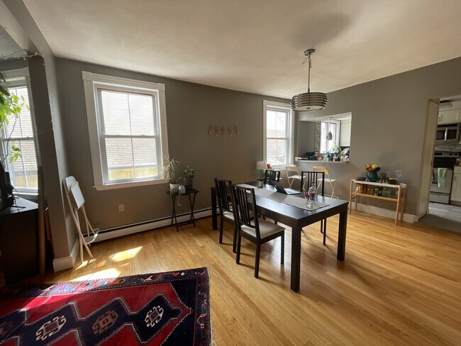 Building Photo - 1429 Cambridge St