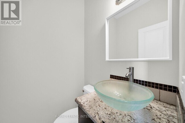 Photo du bâtiment - 6067 N Bluff Dr
