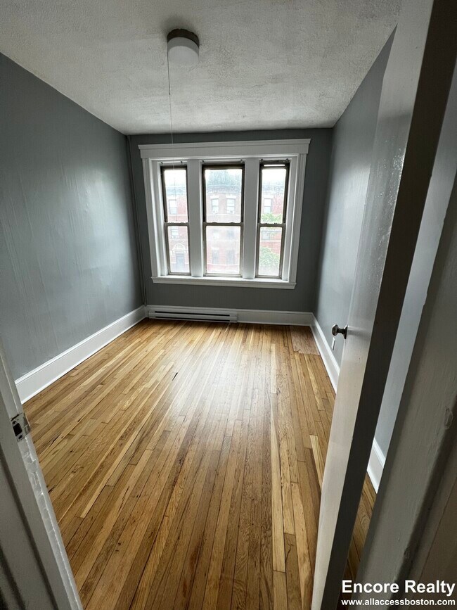 Building Photo - 883 Huntington Ave