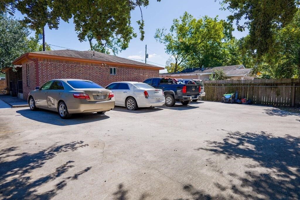 Primary Photo - 6820 Petre Dr