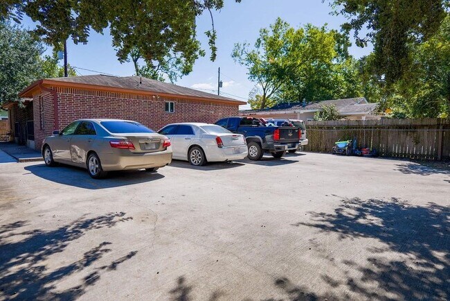 Foto del edificio - 6820 Petre Dr