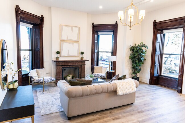 Foto del edificio - The Suites in the Ayer Mansion