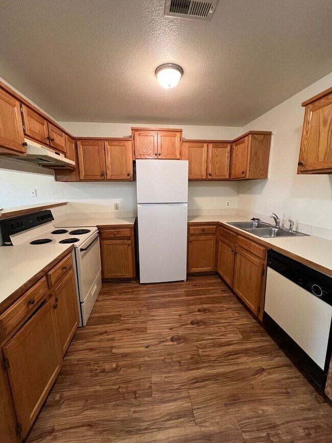 Foto del edificio - Top/2nd floor 2BR unit