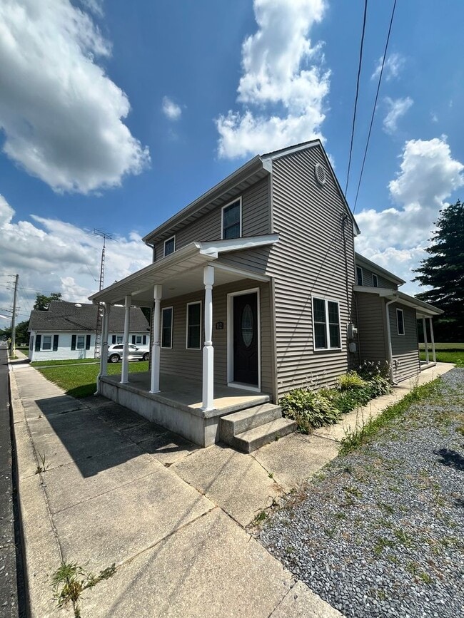 Building Photo - 112 E Main St