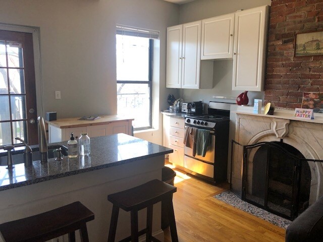 Building Photo - 806 Tremont St