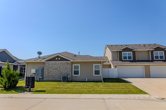 Building Photo - 9012 Jean Louise Dr