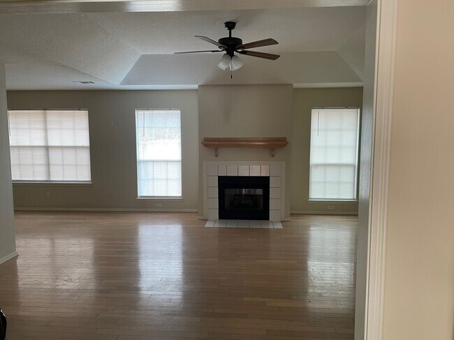 Building Photo - 1215 S 41st Cir