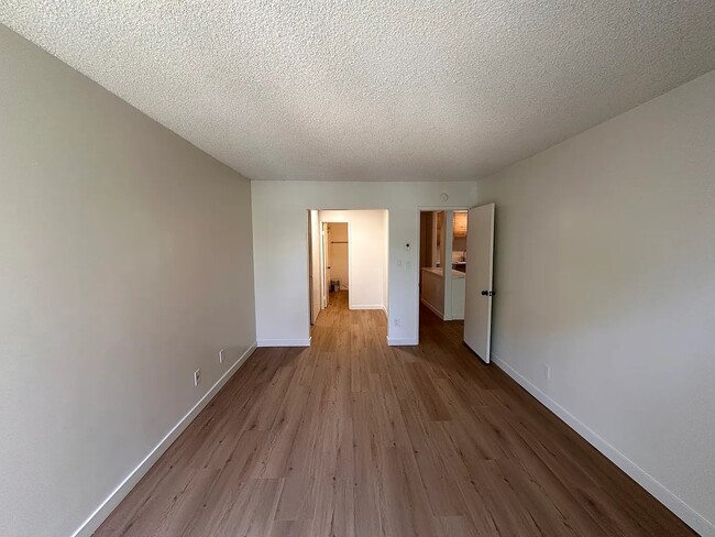 Building Photo - 2266 Grand Ave