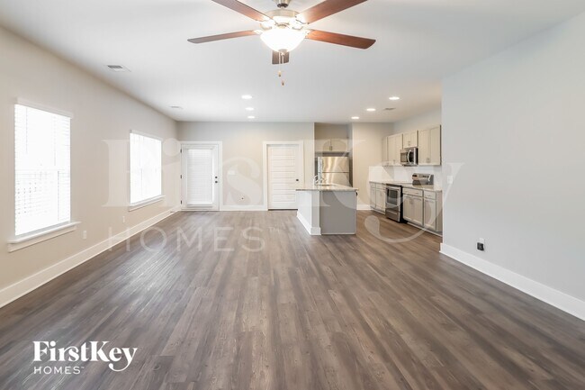 Foto del edificio - 1376 Woodridge Pl